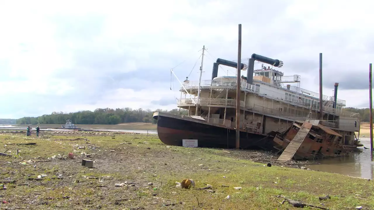 Sunken casino riverboat revealed by low water levels of Mississippi River