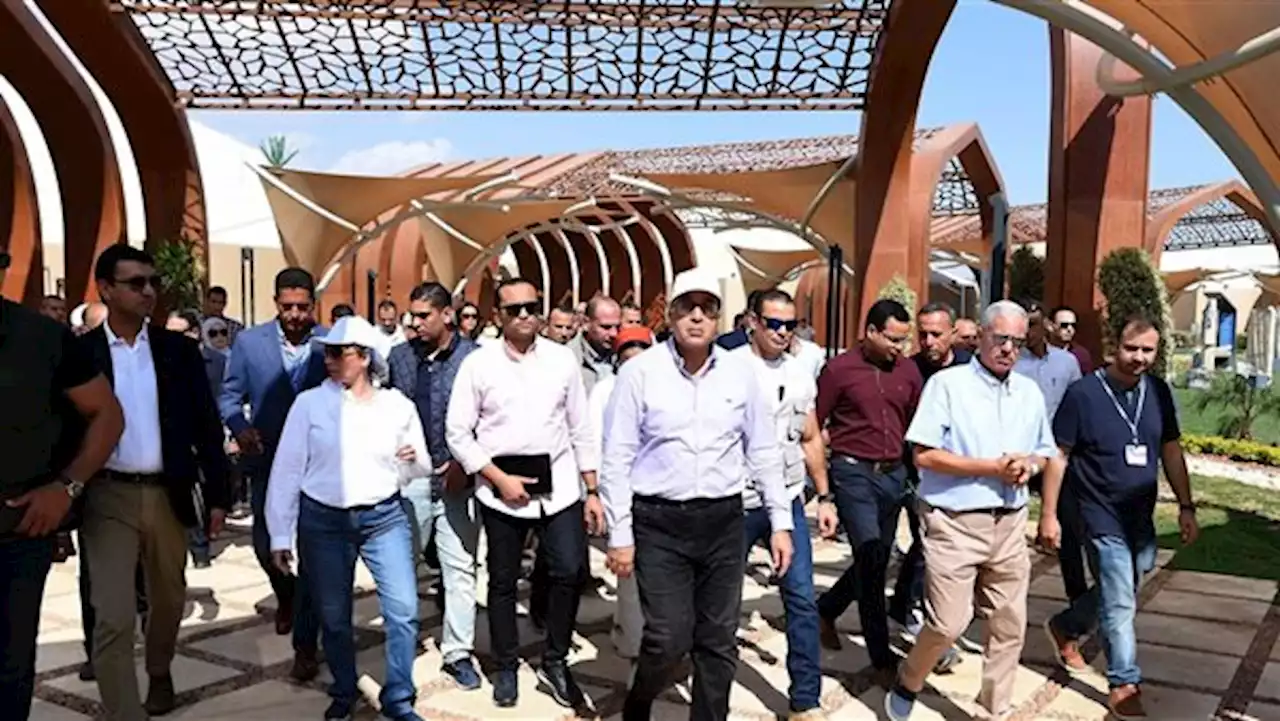 قمة المناخ.. رئيس الوزراء يتفقد الممشى السياحي بشرم الشيخ