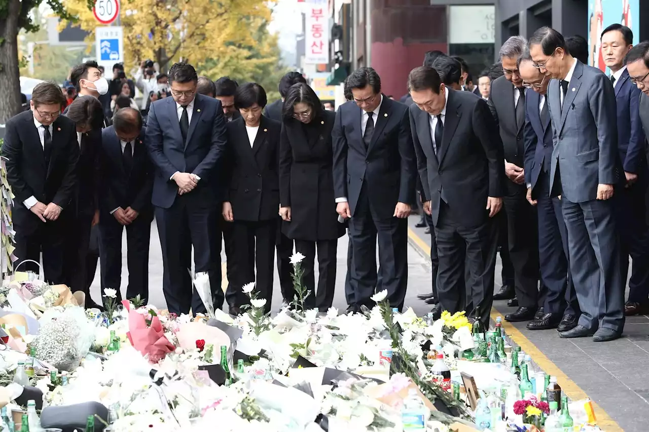 Desperate callers warned police that the Seoul Halloween celebration was becoming a 'major disaster | Businessinsider