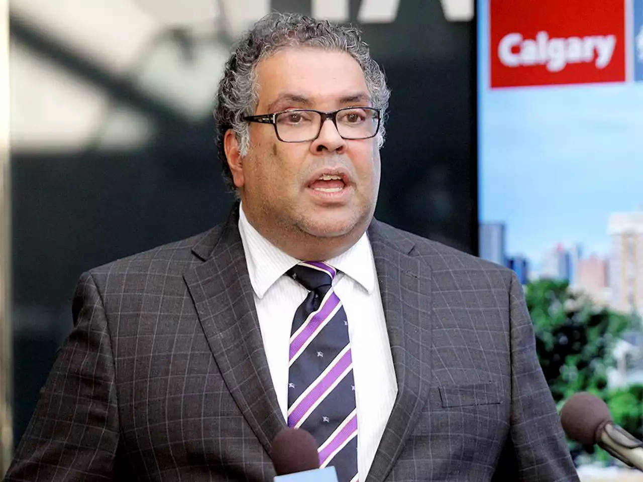 Braid: Incensed by report of Russian cash entrapment plot, Nenshi wants police investigation