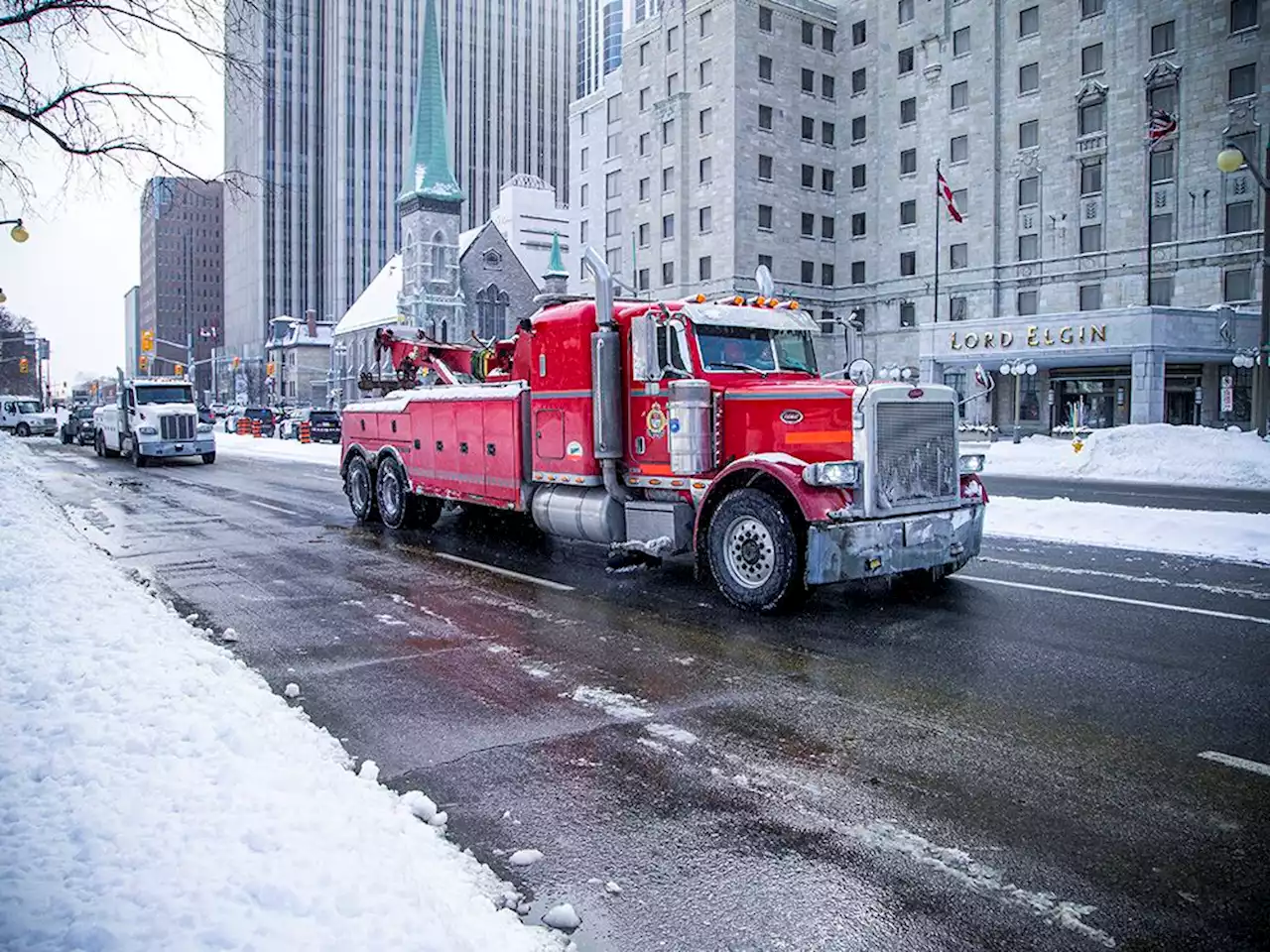 Desperate police looked for tow trucks on Kijiji during Freedom Convoy protests: ex-chief