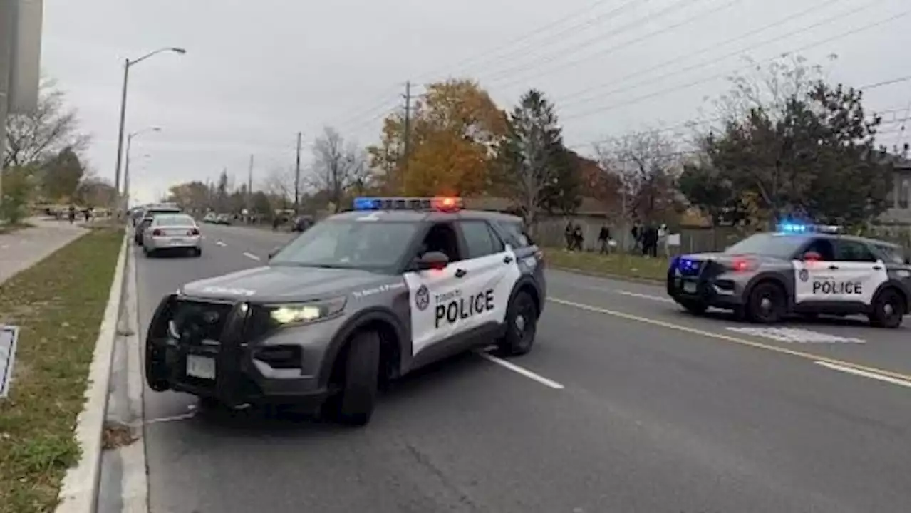 Shooting outside Toronto high school leaves 1 dead, 1 teen injured | CBC News