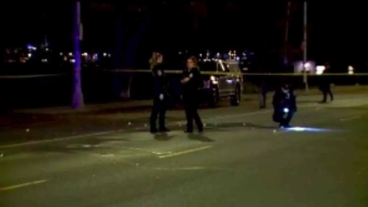 2 people hospitalized after shooting on Alki Beach