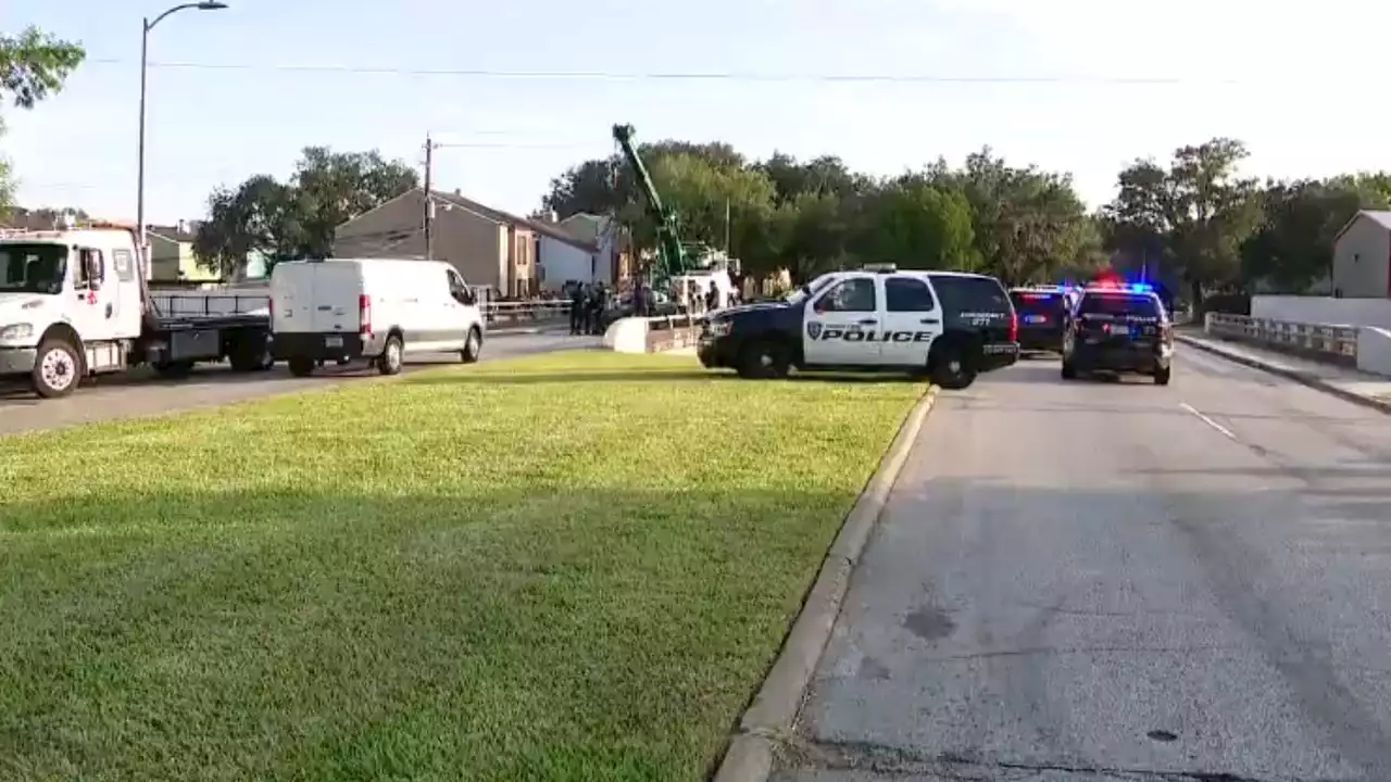 2 adults found inside submerged car in Houston ditch