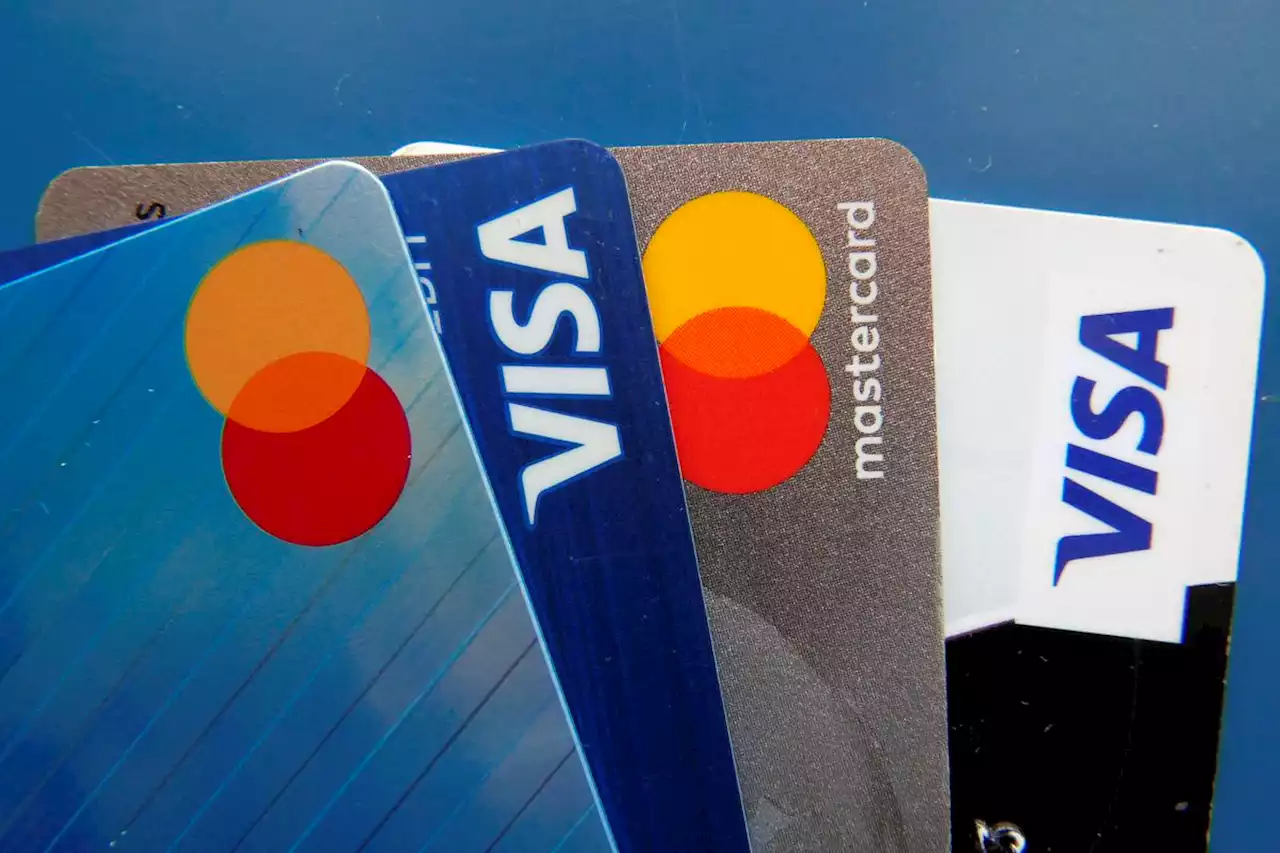 Business groups call for government action on credit-card swipe fees