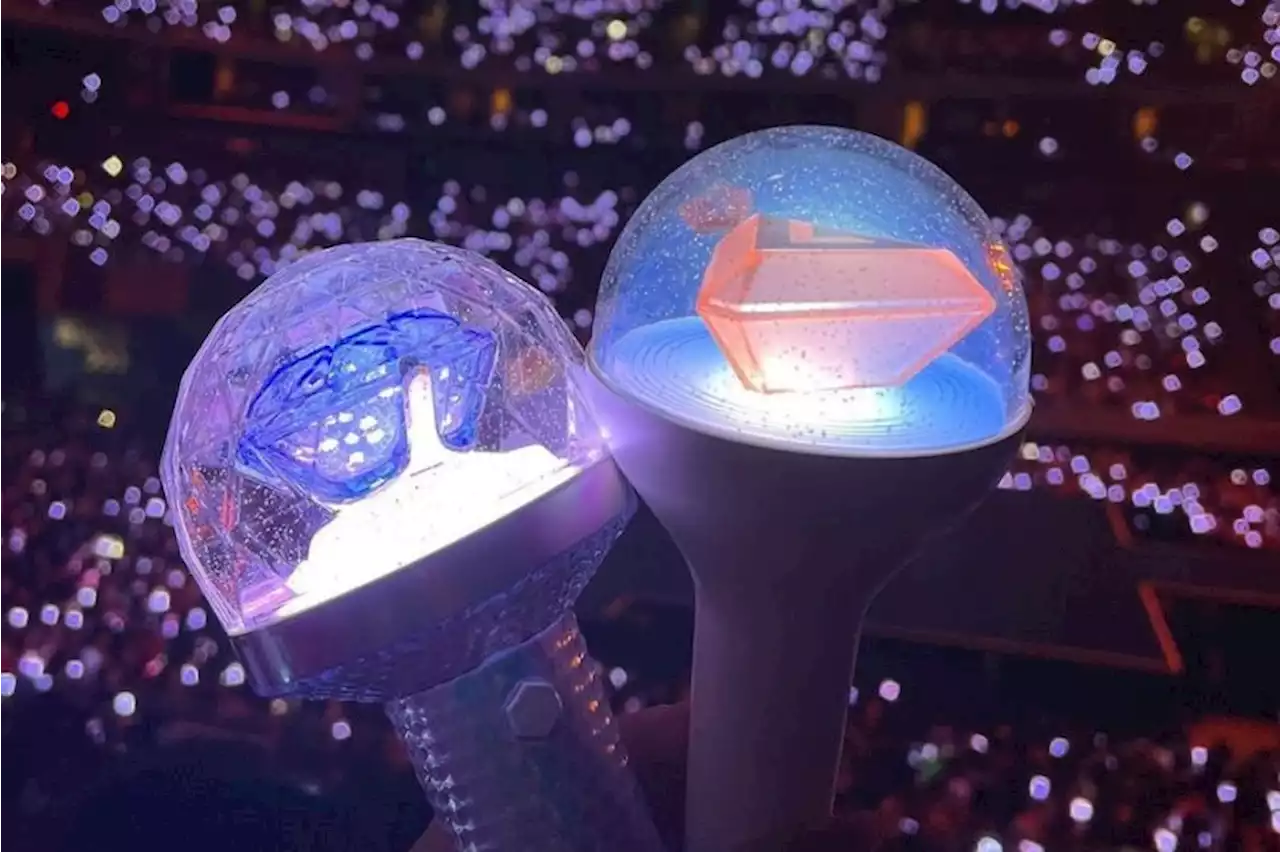 Pinoy Kpop fans used lighsticks as emergency light during 'Paeng' blackouts