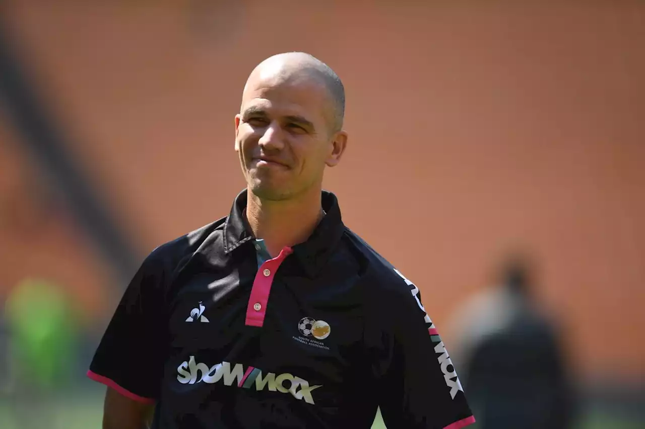 Ex-PSL ref sides with Gomes over controversial Soweto derby decision | Kickoff