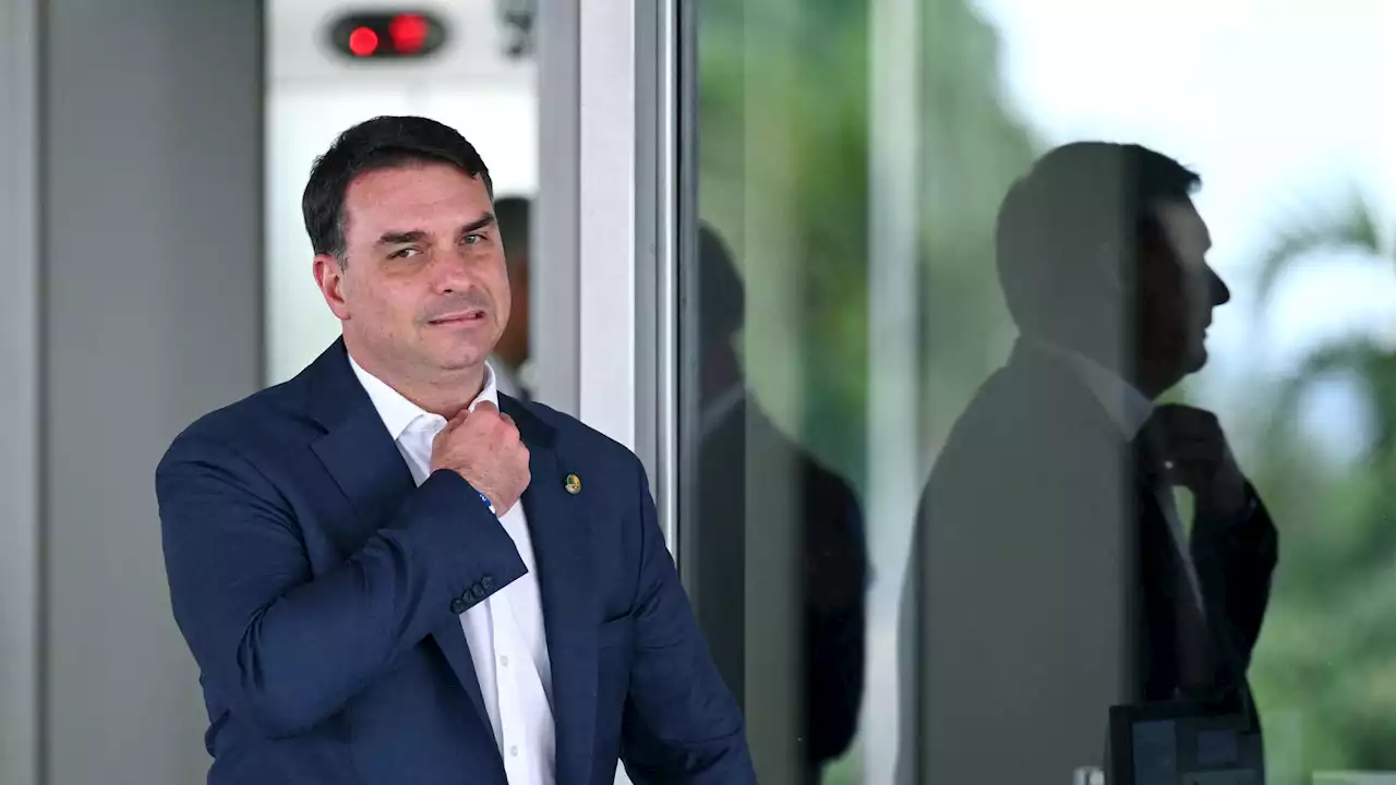 Le fils aîné de Bolsonaro se réjouit du vote massif pour son père et appelle à ne pas baisser les bras