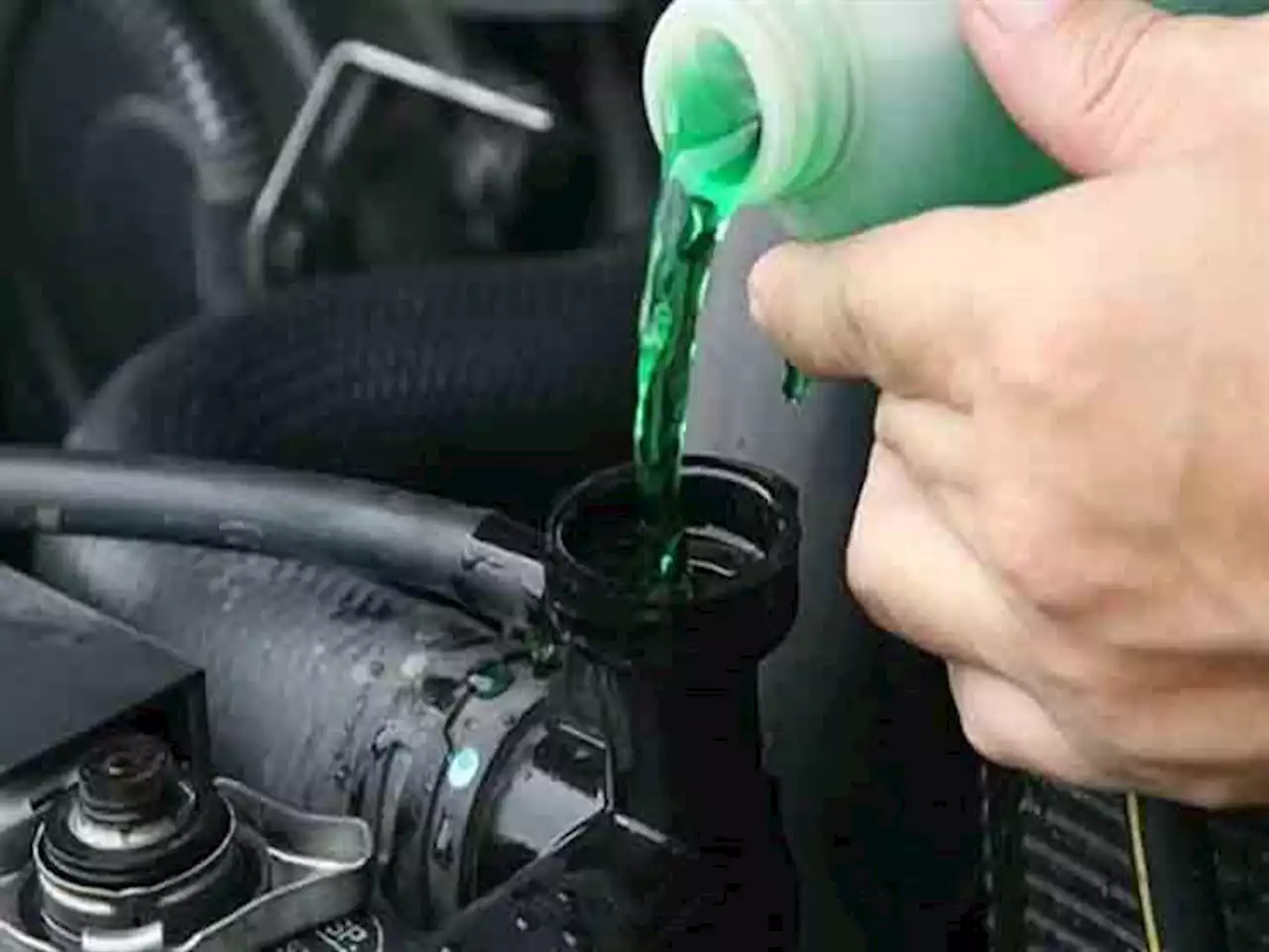 لتفادي الأعطال.. يجب مراجعة مستوى هذه السوائل بالسيارة في الشتاء