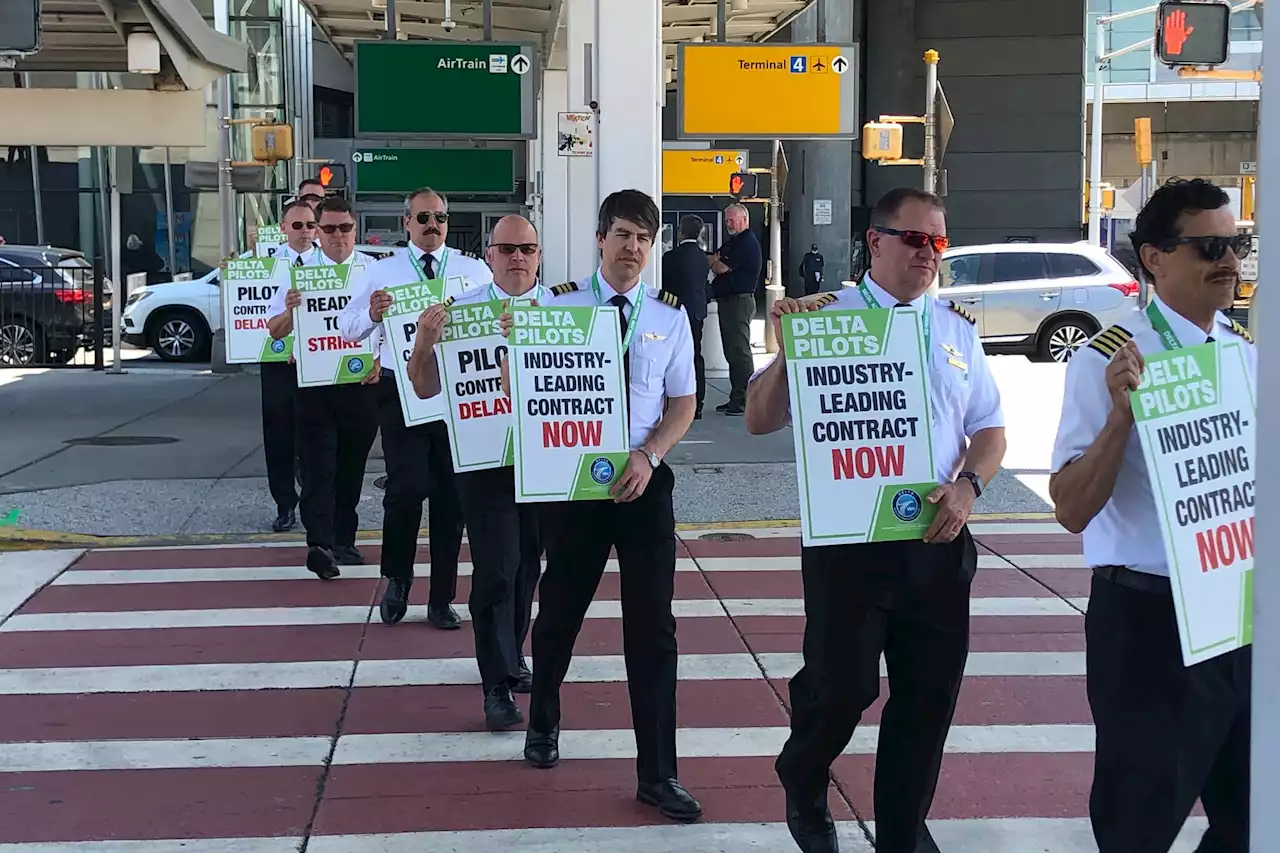 Delta Pilots Vote in Favor of Potential Strike as Contract Talks Drag on