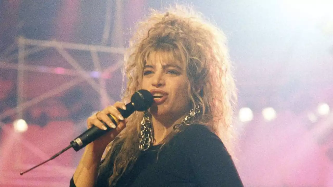 '80s pop star Taylor Dayne shares battle with colon cancer: 'Be your own warrior'