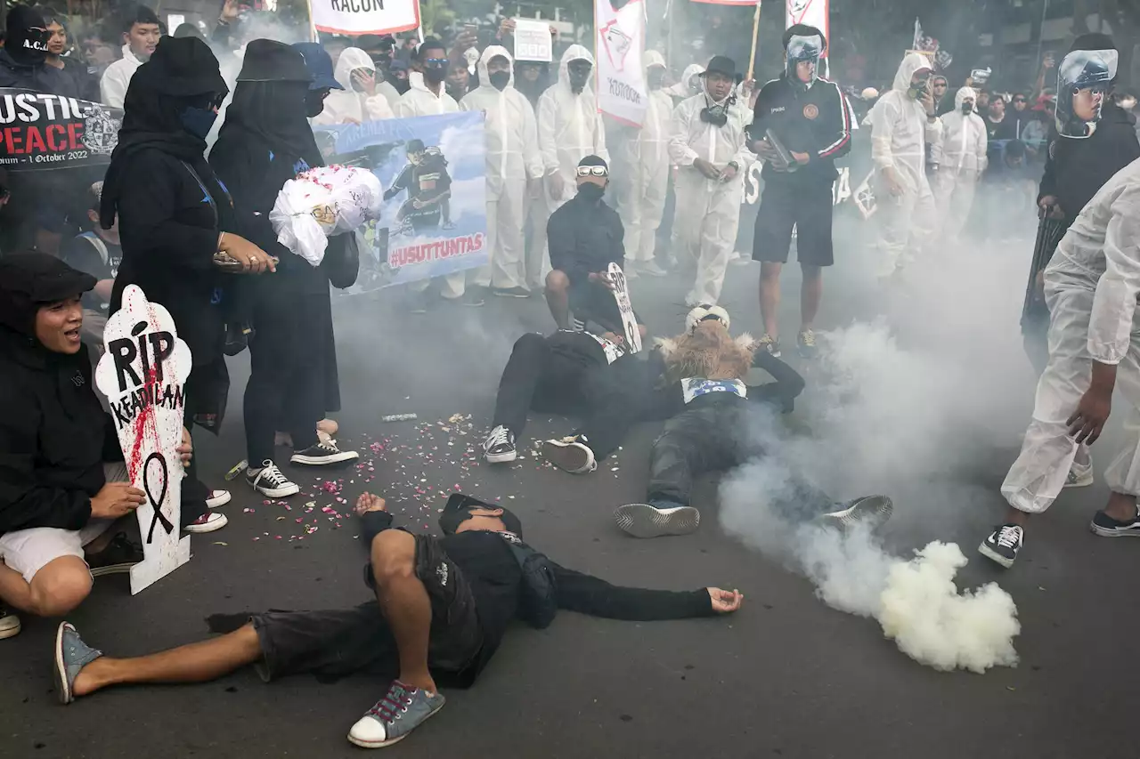 Thousands rally for justice after Indonesian stadium tragedy