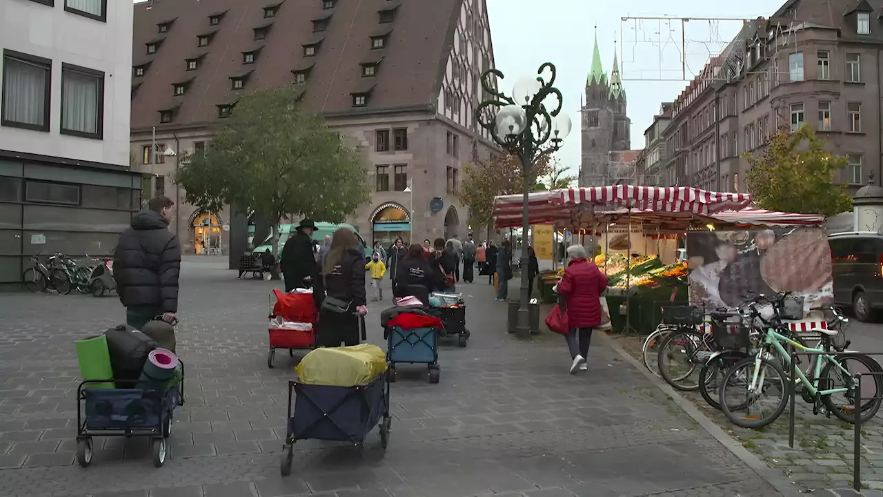 Mit Bollerwagen und Hilfsbereitschaft unterwegs für Obdachlose