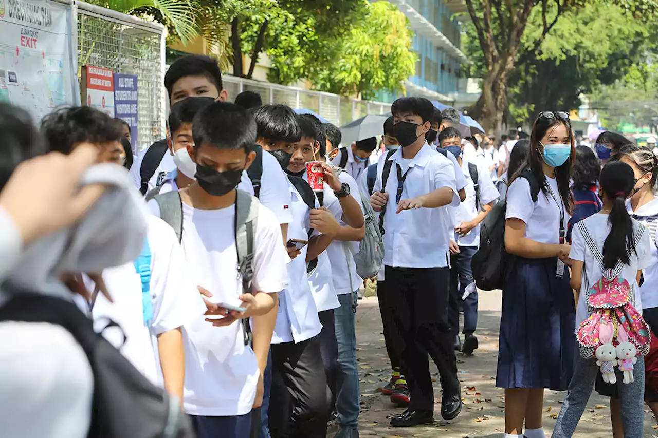 Senator backs optional face masks in schools - BusinessWorld Online