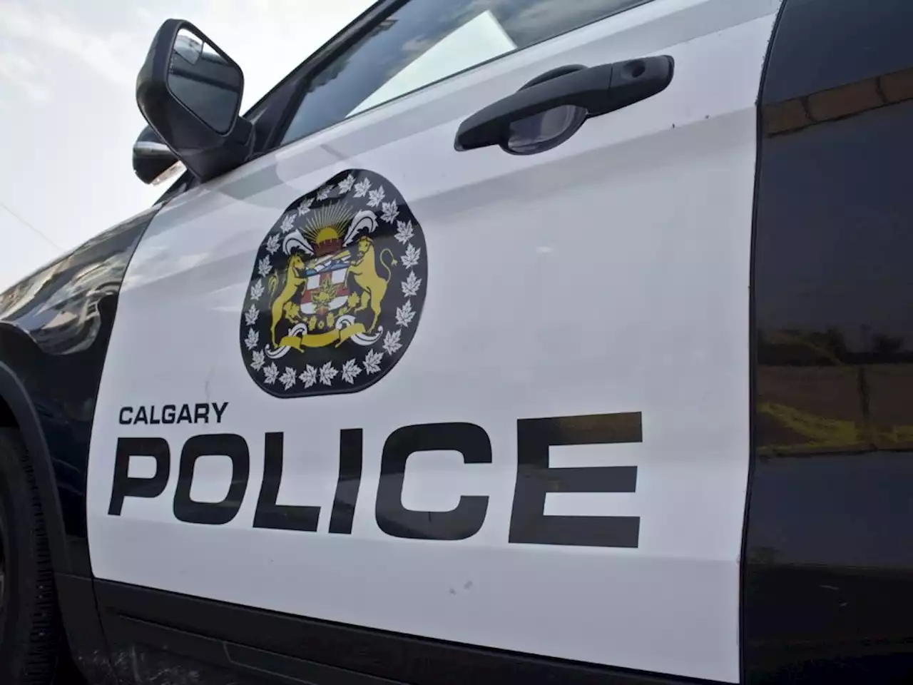 Man injured in northwest Calgary pedestrian collision