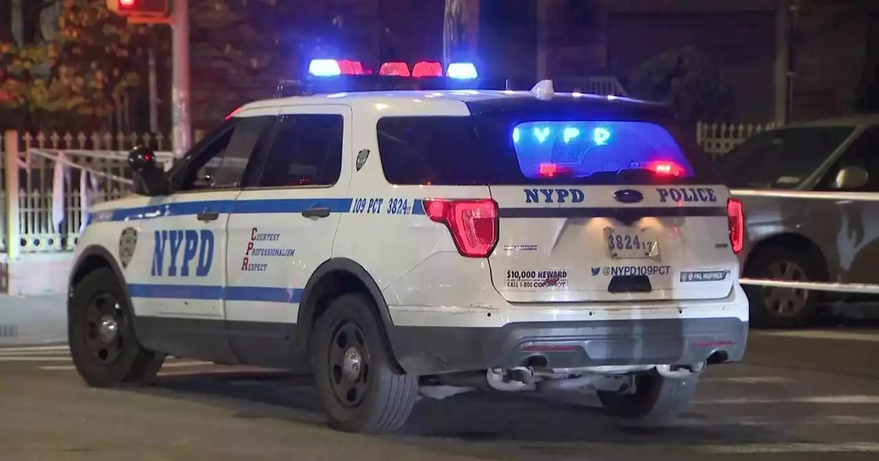 Police: Man found with gunshot wound to head in backseat of SUV after crash in Queens