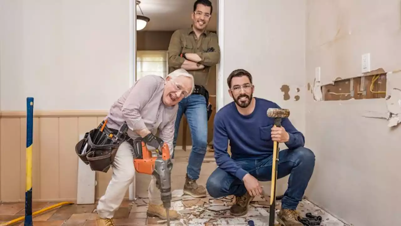 Leslie Jordan gifted his best friends an HGTV home renovation before his death | CNN