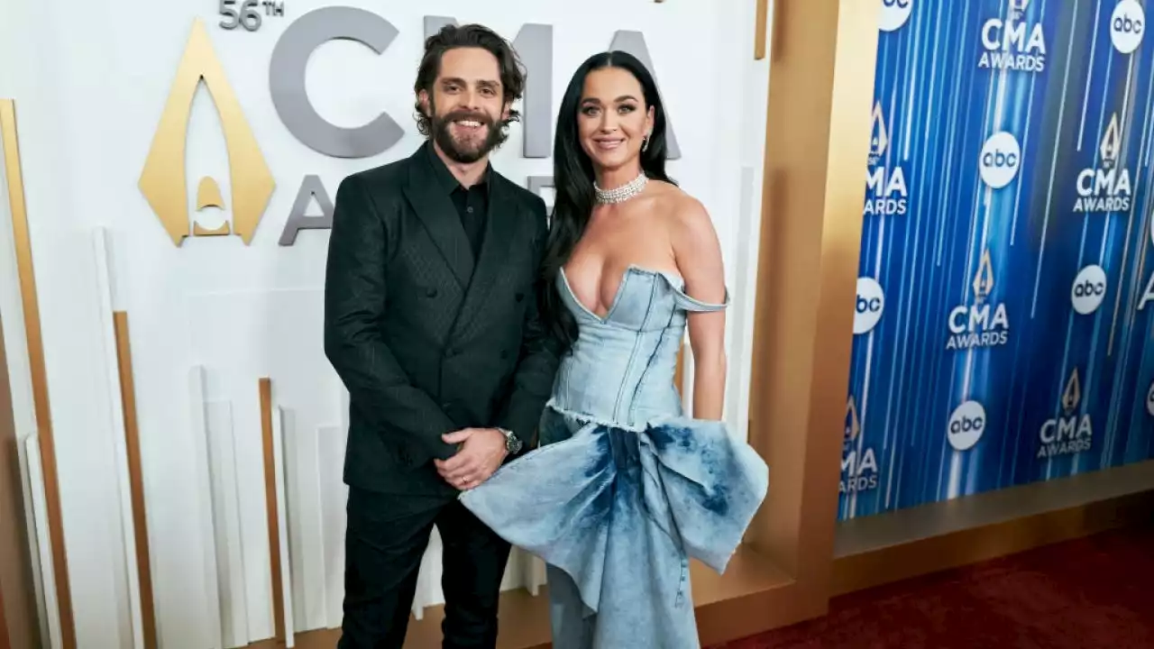 Katy Perry Makes CMA Awards Debut, Performs Duet With Thomas Rhett