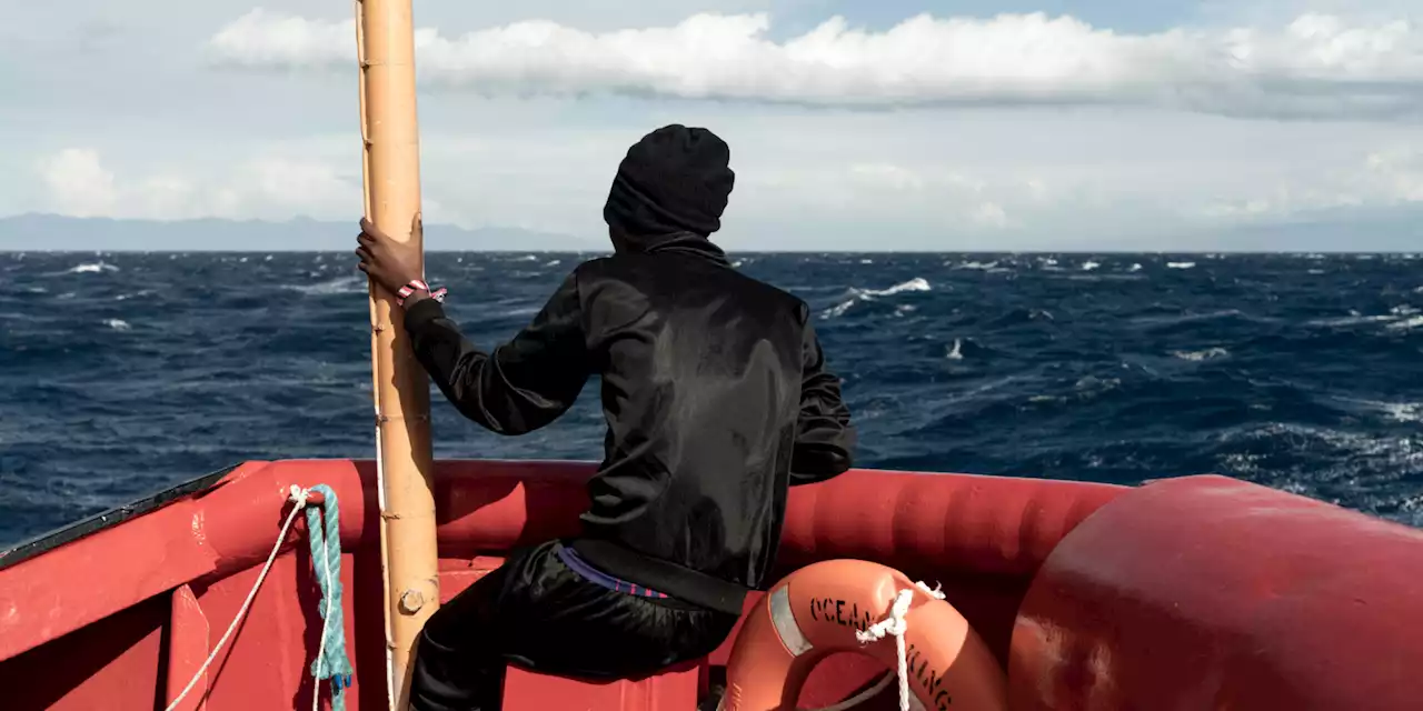 Ocean Viking : pourquoi le bateau humanitaire est-il resté bloqué au large de l'Italie ?