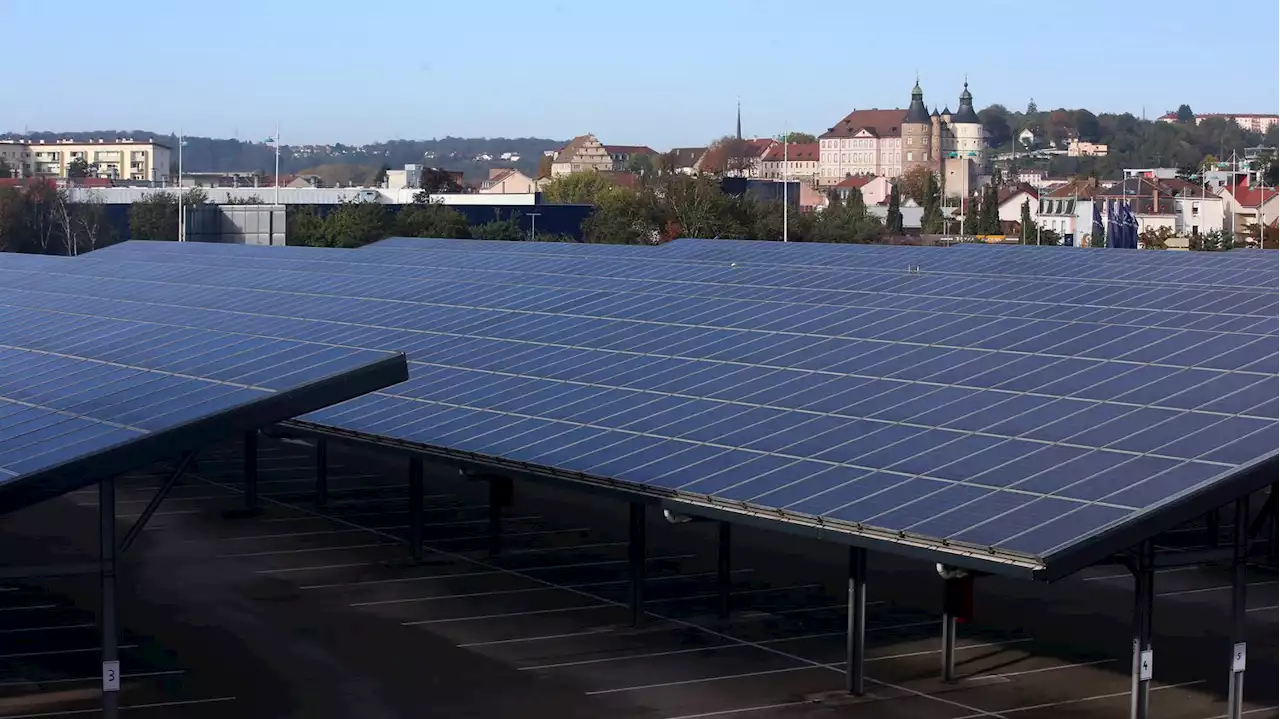 Energie : le premier contrat pour installer des panneaux solaires dans les gares a été officialisé par la SNCF