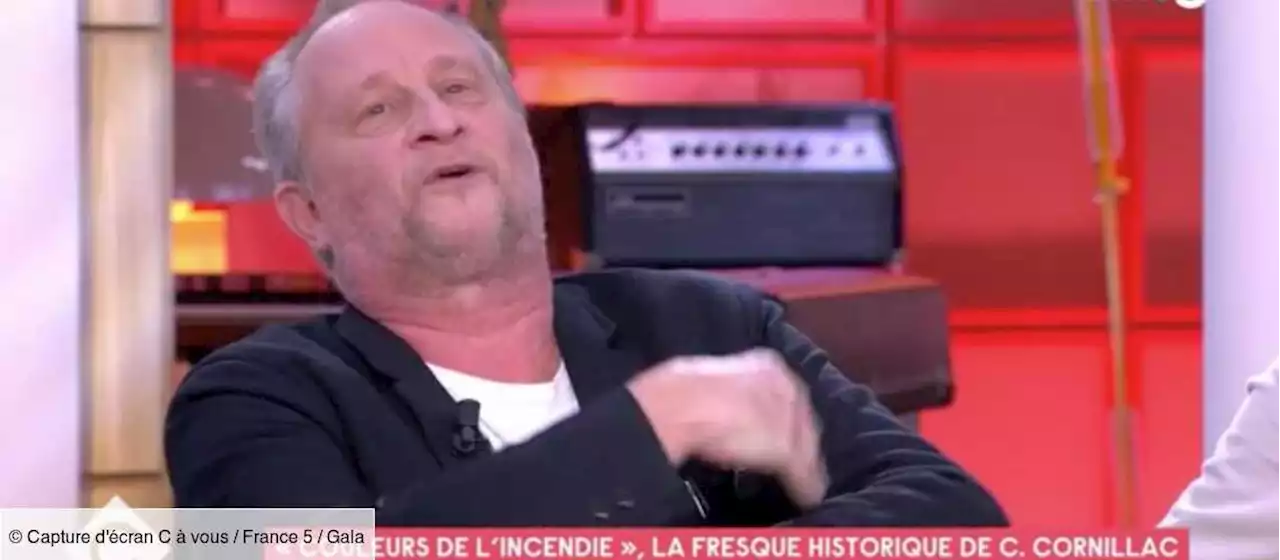 VIDÉO – “Je ne suis pas gros, j’ai chaud” : Benoît Poelvoorde déchaîné dans C à Vous - Gala