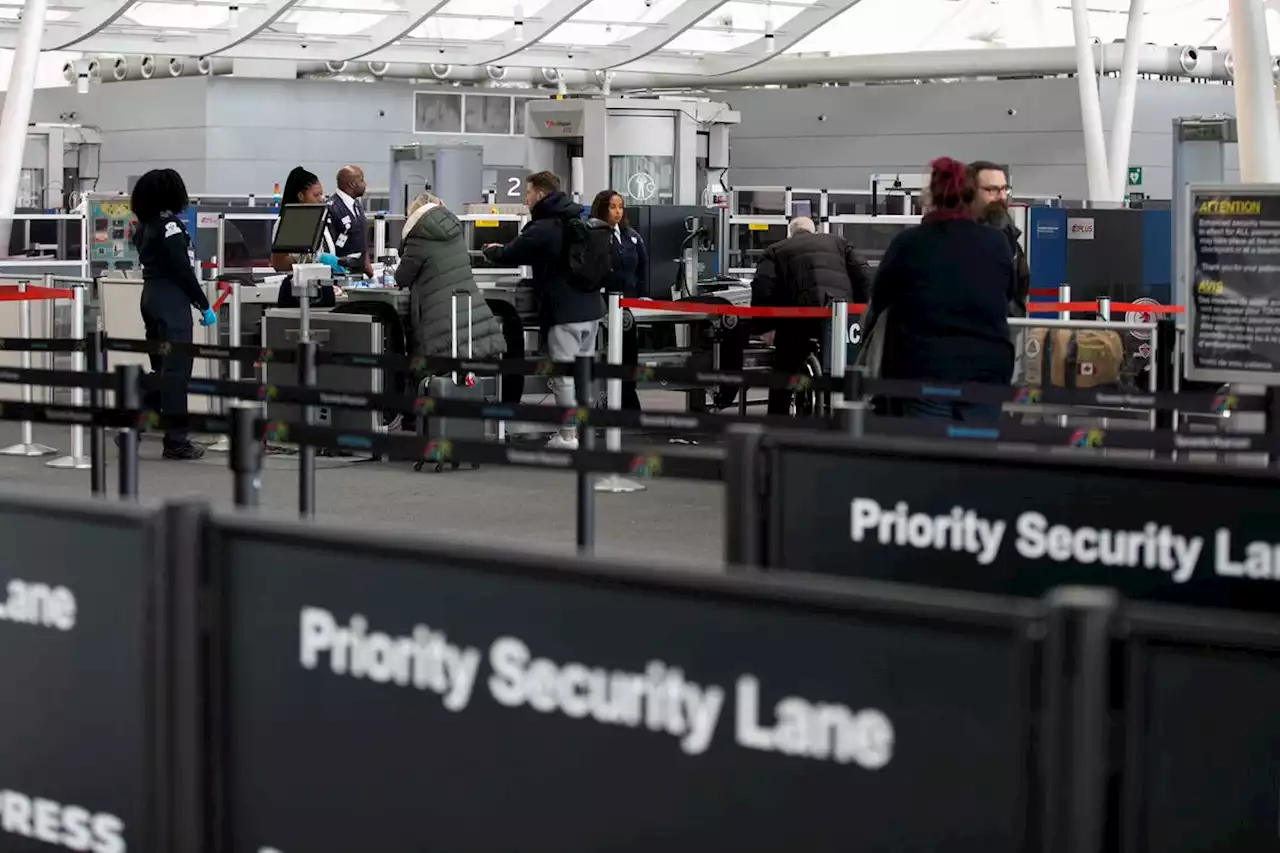 Turnover rate for new airport security screeners is high as busy holiday season looms, unions say