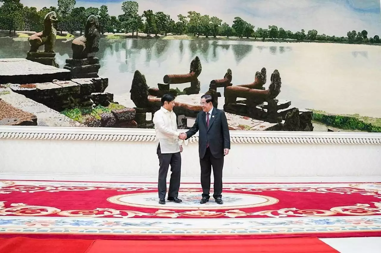 Marcos meets with Cambodian PM Hun Sen at ASEAN summit