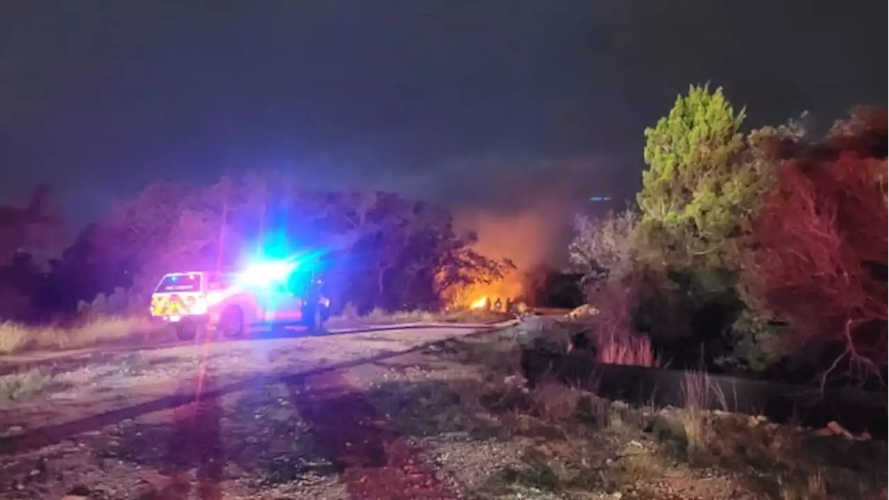 Fire at abandoned home on far West Side spread to surrounding brush, SAFD says