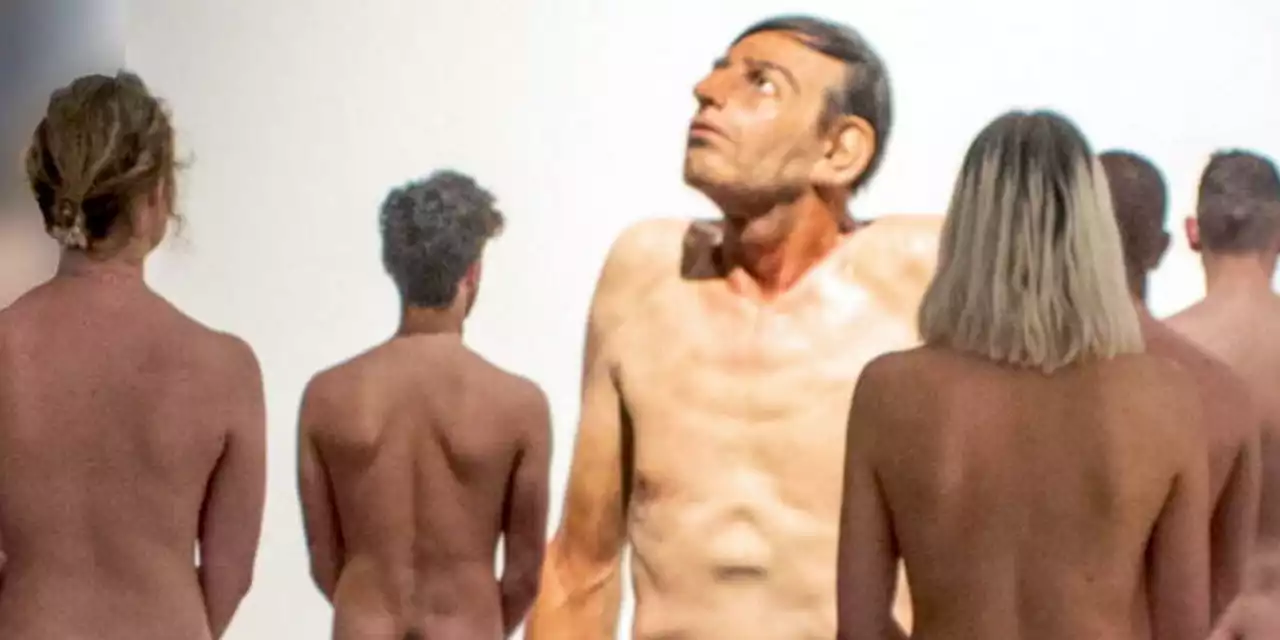 Quand les nudistes vont au musée