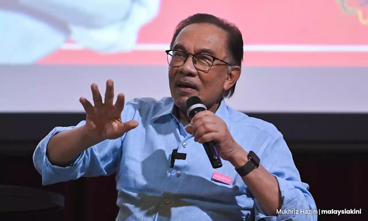 Youth voters grill Anwar at lecture hosted by student unions