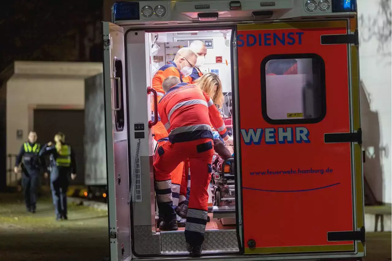 Lkw-Fahrer überrollt Mann vor Supermarkt in Hamburg – Lebensgefahr