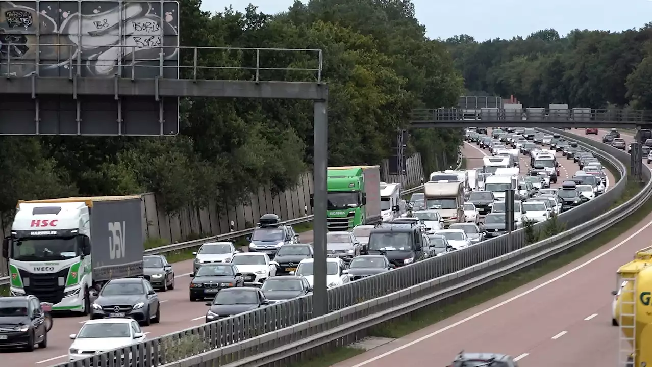 Unfall auf Autobahn in Hamburg – ein Schwerverletzter und langer Stau