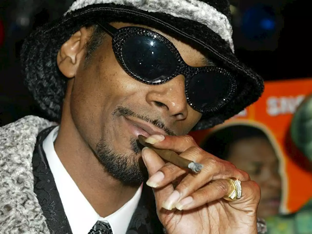 Snoop Dogg's personal blunt roller has been lying to us all