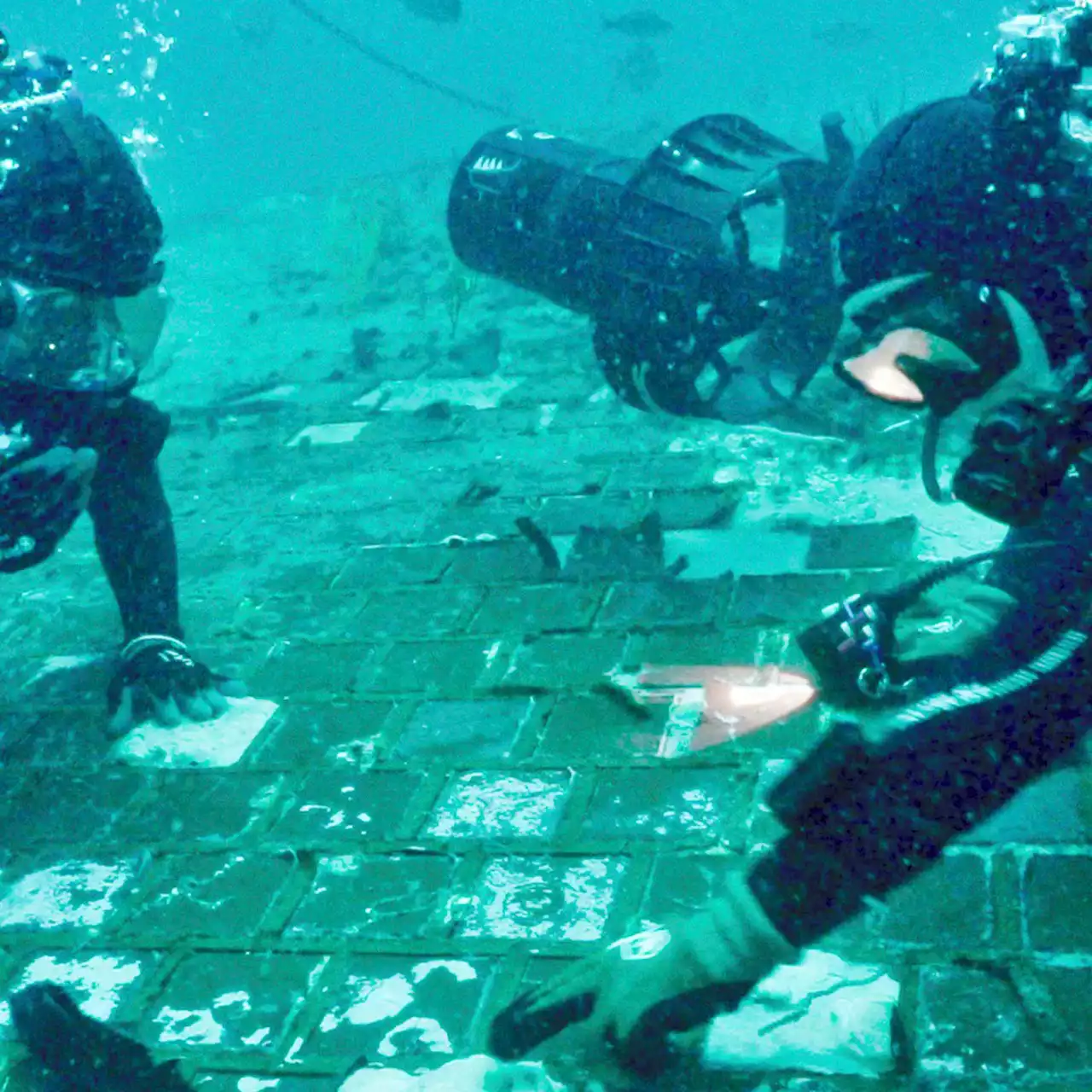 Section of destroyed shuttle Challenger found on ocean floor