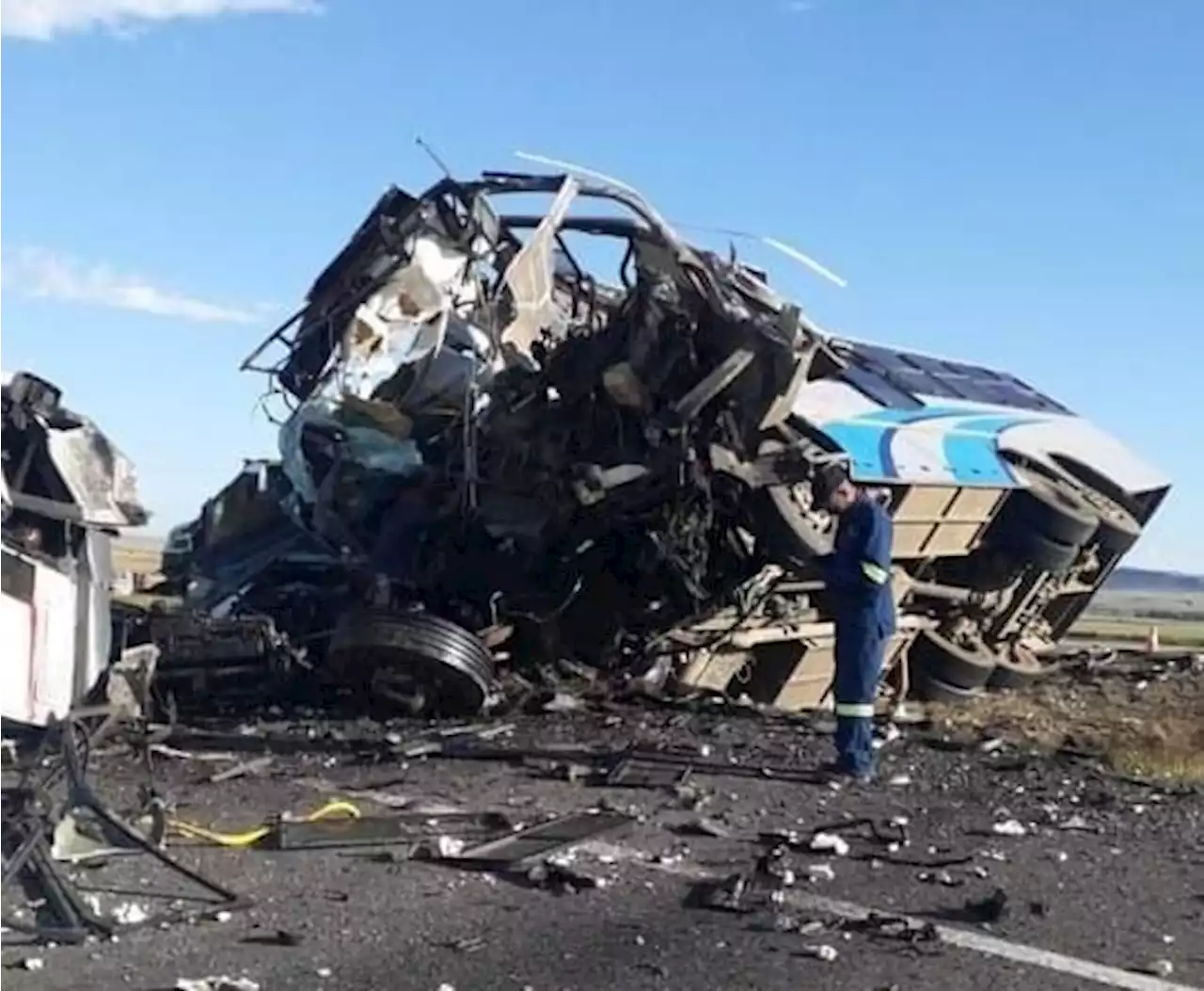 UPDATE | Free State crash: Death toll rises to 8, more than 60 injured, after bus and truck collide | News24