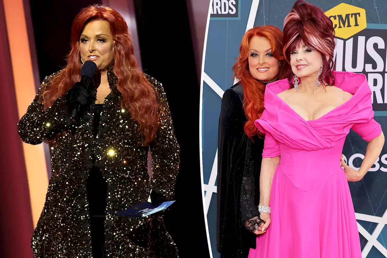 Wynonna Judd marks 6 months since mom Naomi’s death at CMA Awards 2022