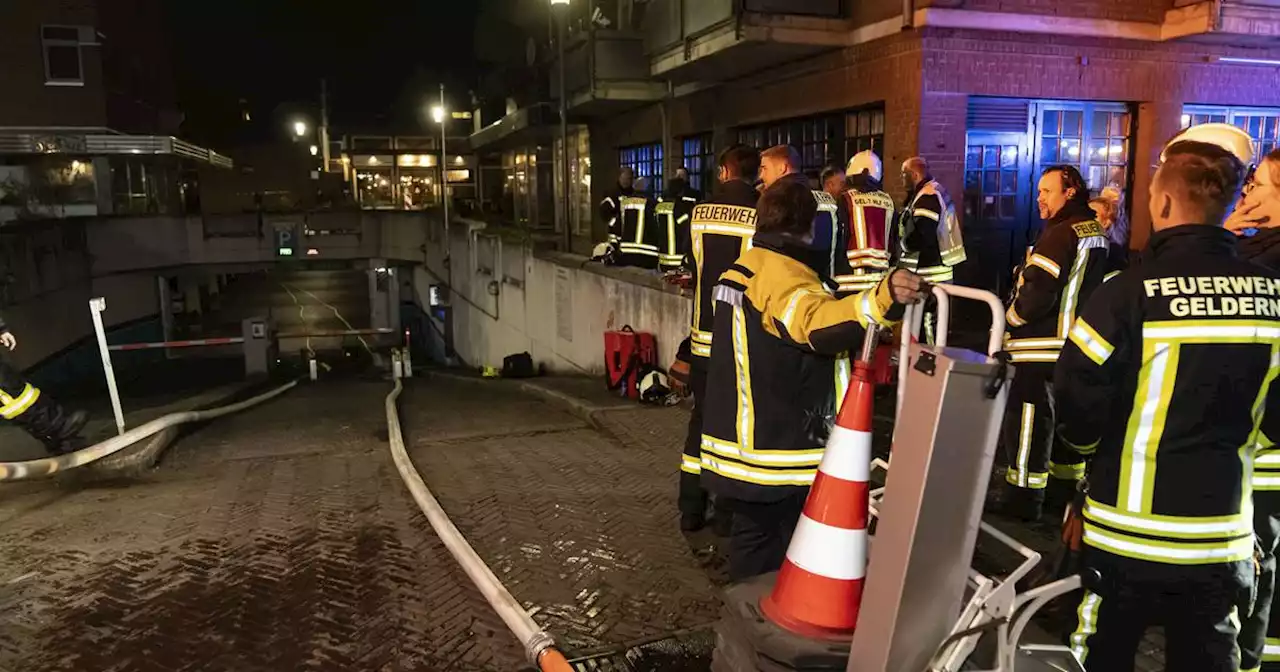 Großeinsatz der Rettungskräfte: Brand in Gelderner Tiefgarage – 40 Anwohner evakuiert