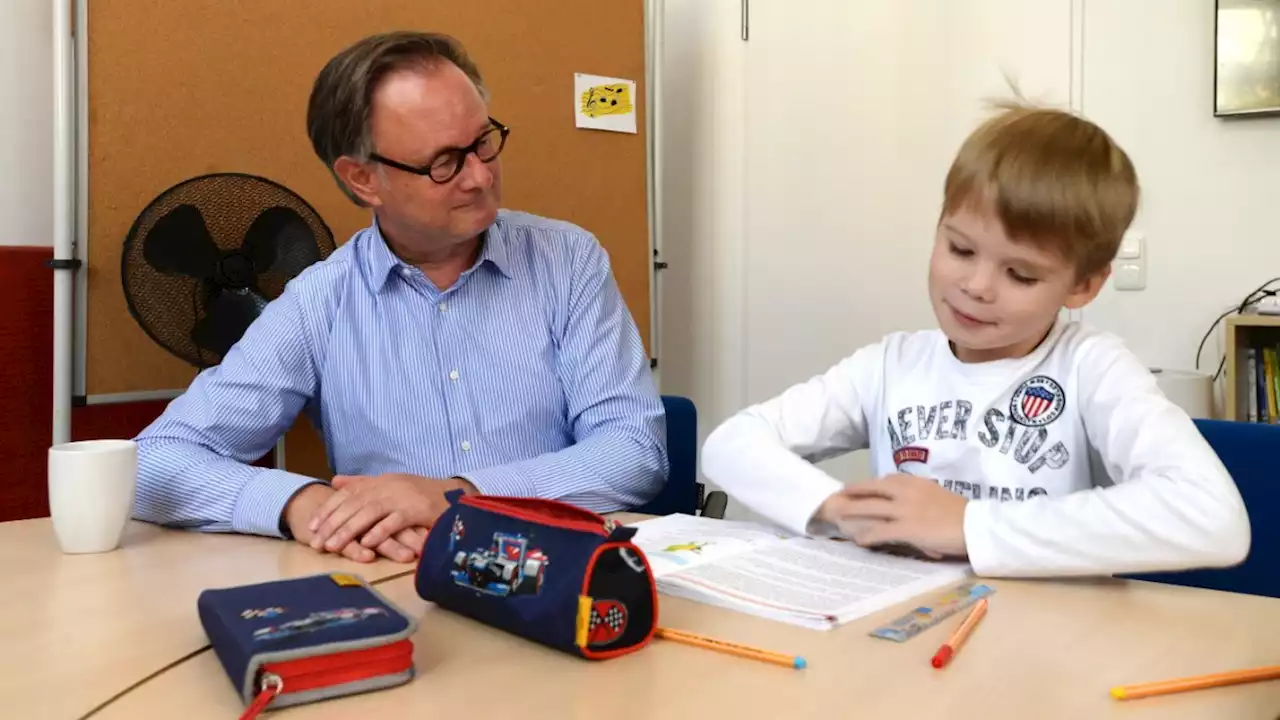 Schulen in München: Lesepaten, die Lücken schließen