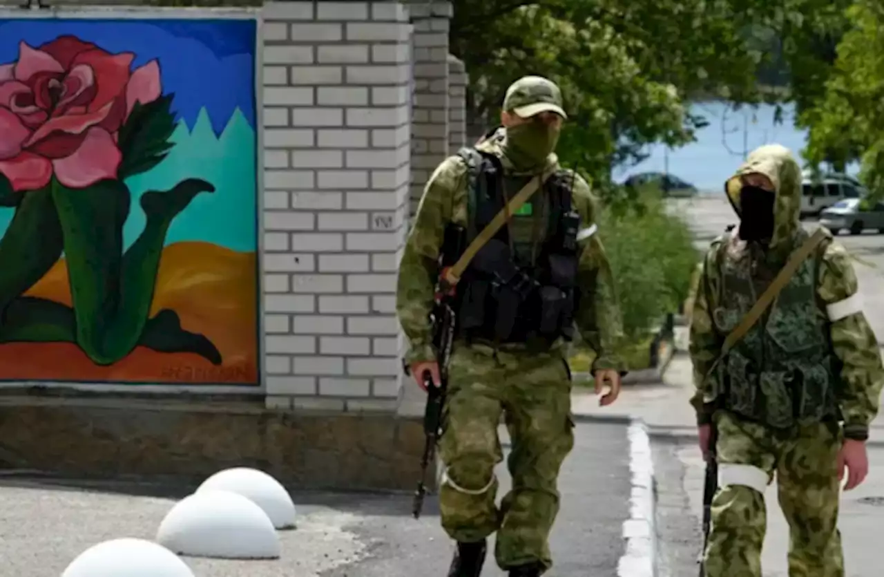 Ukraine cautious as Russia orders troops out of Kherson