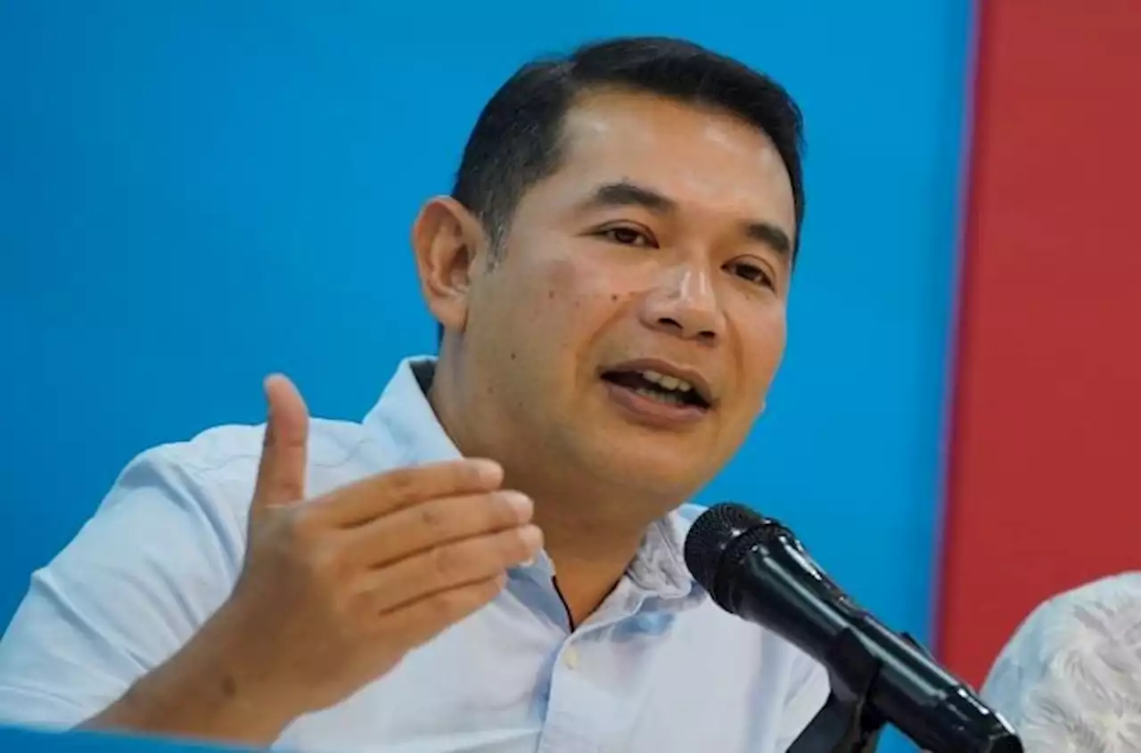 Jangan cium tangan ahli politik, mereka banyak dosa - Rafizi