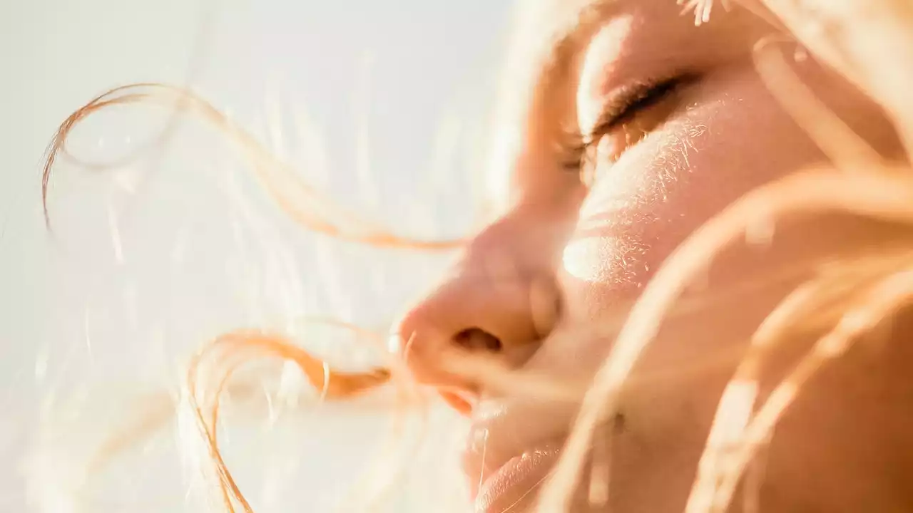 Haare natürlich aufhellen: Diese fünf Hausmittel machen es möglich