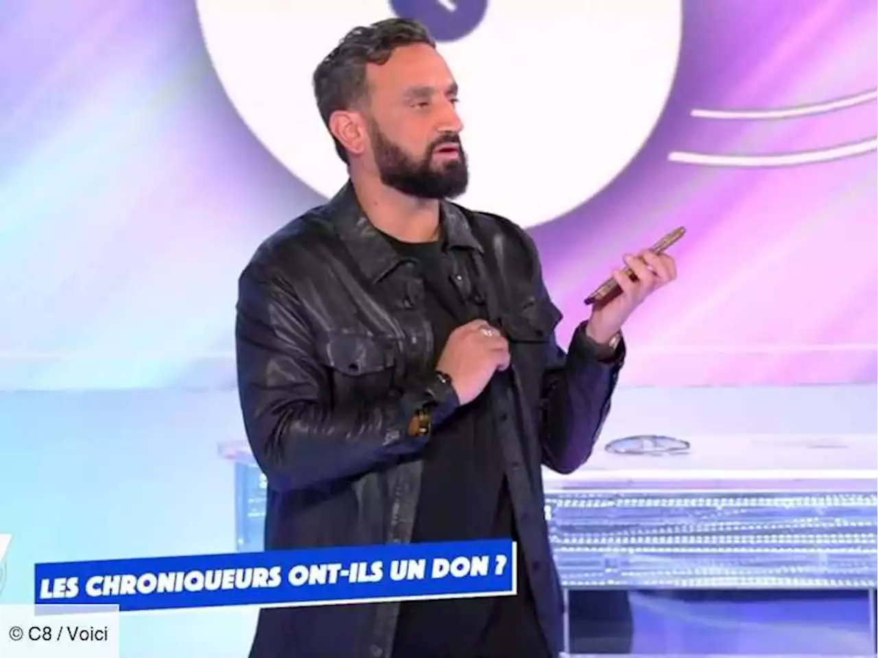 « Escroc » : Cyril Hanouna appelle sa mère en direct dans Touche pas à mon poste après une déclaration de Raymond (ZAPTV) - Voici