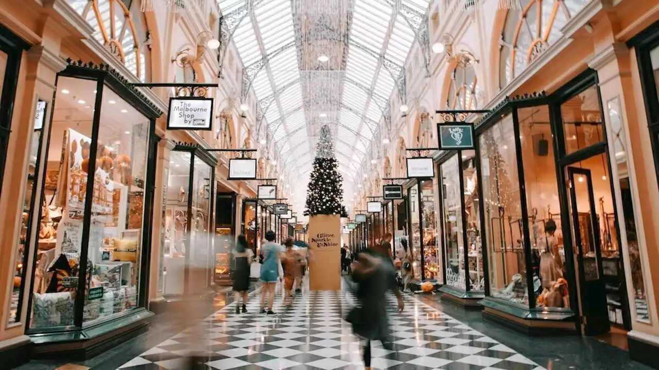 Konsumverhalten: Weniger Geschenke, weniger Nachhaltigkeit, mehr Rabatte | W&V