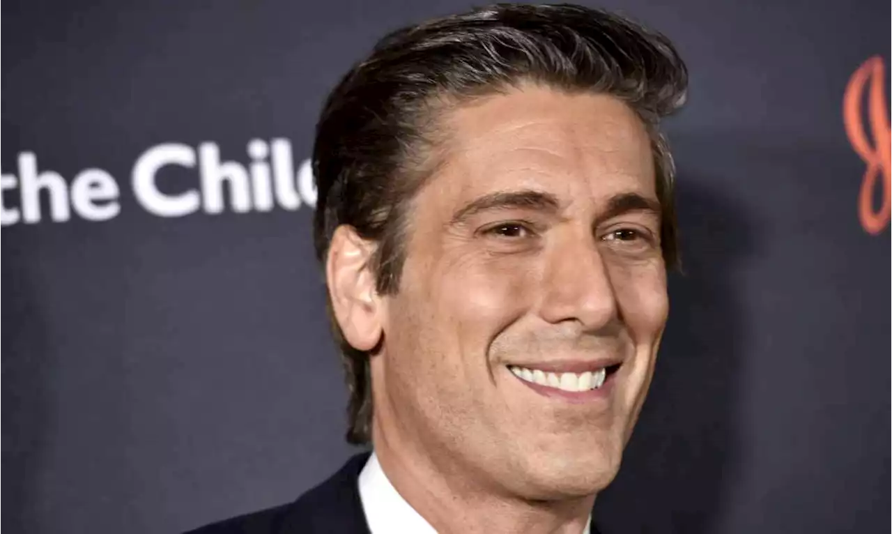 David Muir sends fans into a frenzy posing with Kelly Ripa and adorable baby