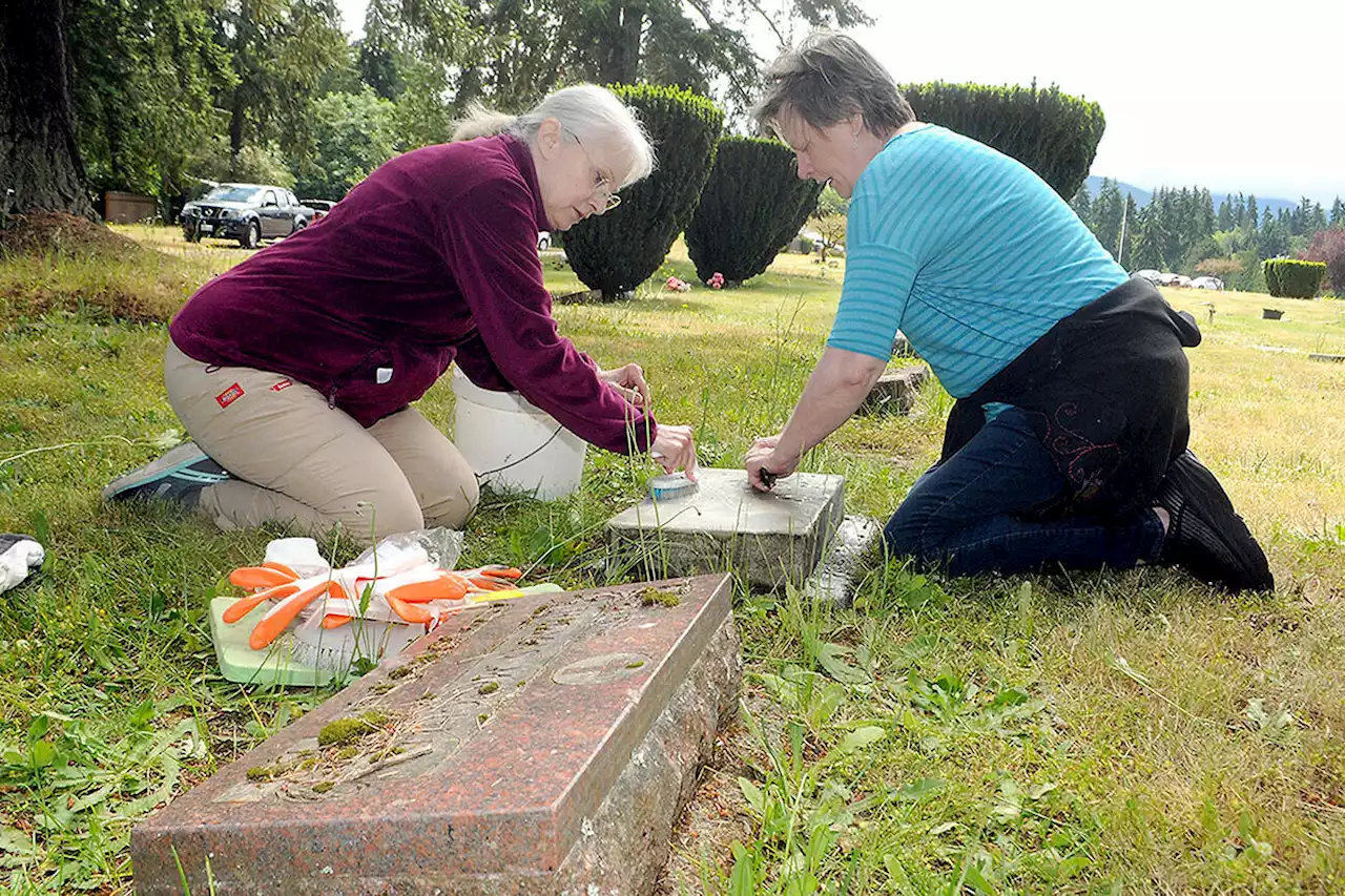 Coins on tombstones, an American tradition that has gradually taken root in Canada - Terrace Standard