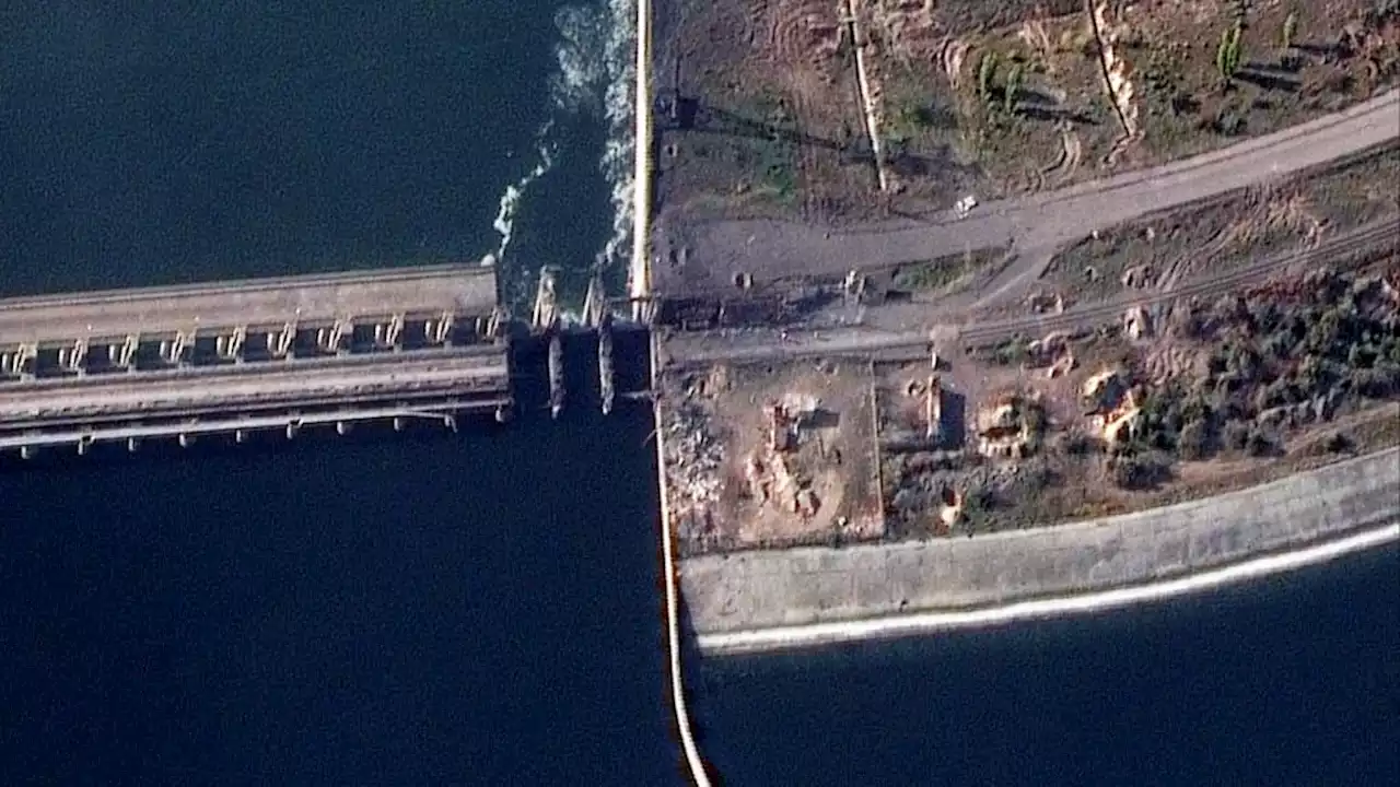 Guerre en Ukraine: les images des ponts détruits par la Russie dans la région de Kherson