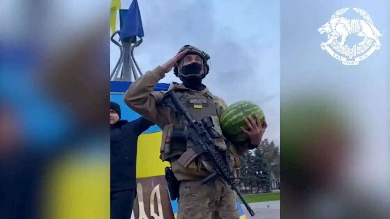 Ukraine befreit Cherson: Feiern mit Fahnen und Melone