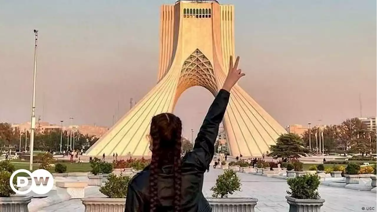 جنبش انقلابی ۱۴۰۱؛ پویشی ملی، دمکراتیک و آوانگارد – DW – ۱۴۰۱/۸/۲۱