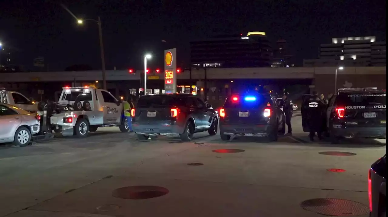 3 drivers detained on suspicion of DWI after crashes involving HPD, HFD vehicles on Southwest Freeway