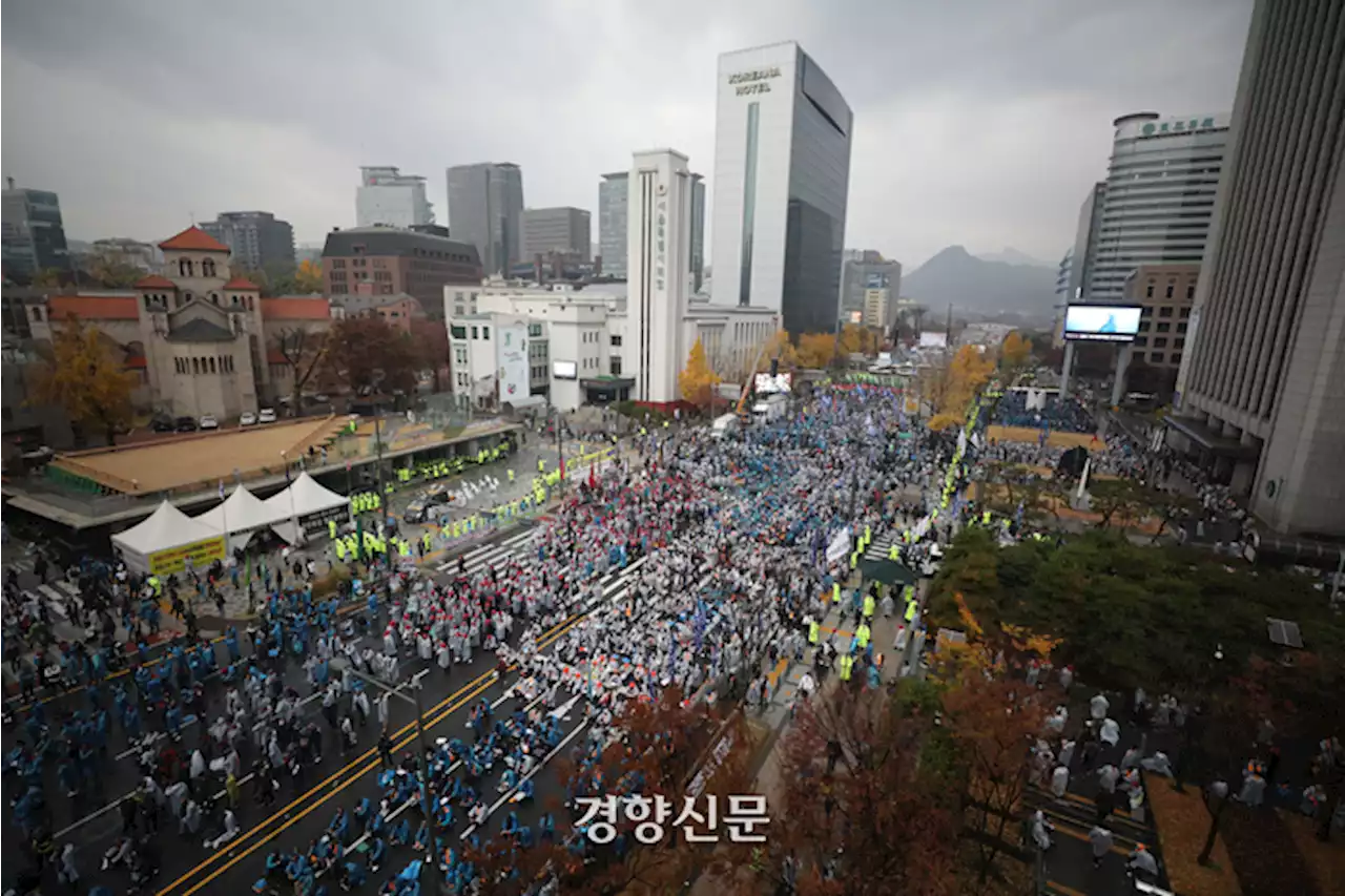 “이태원 참사, 국가 책임이다” “윤석열 정부 노동개악 저지”···9만명 서울도심 결집